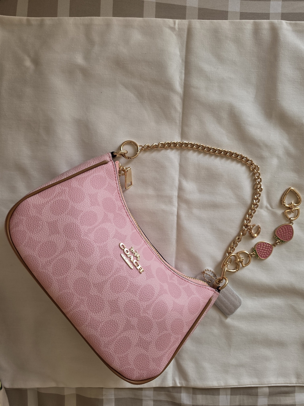 Pink Signature Shoulder Bag with Gold Chain